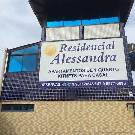 Pousada Alessandra บอมบินญัส ภายนอก รูปภาพ